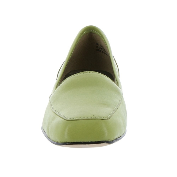 NWOB ARRAY Freedom Lime Green Slip-on Flats Leather Uppers Women's 10.5N - Picture 2 of 6